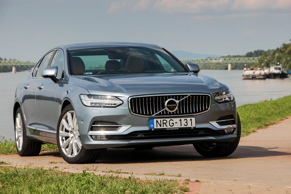 VOLVO S90