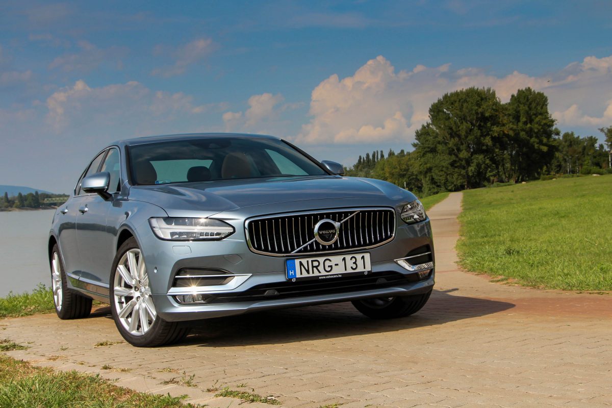 VOLVO S90