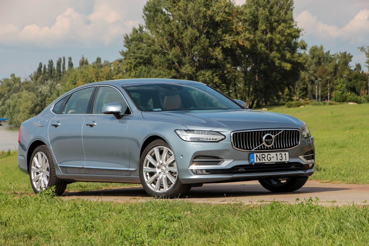 VOLVO S90