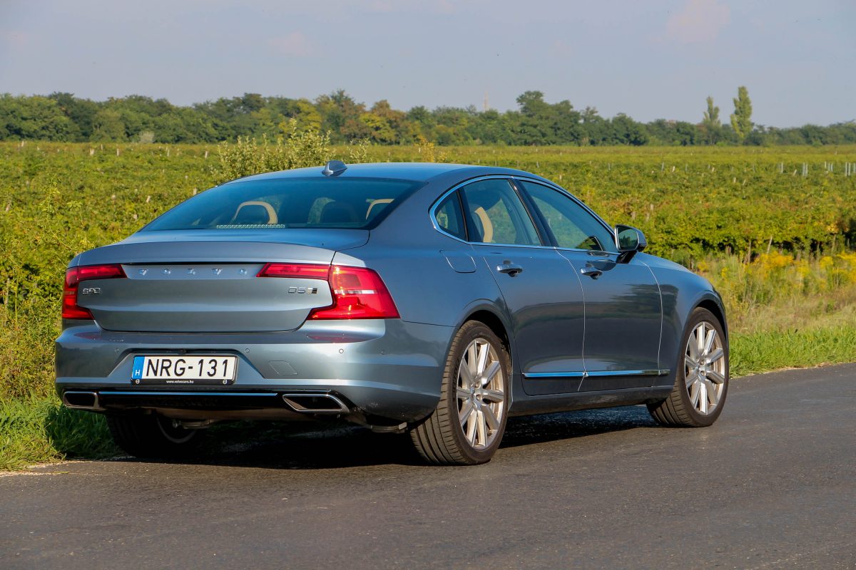 VOLVO S90