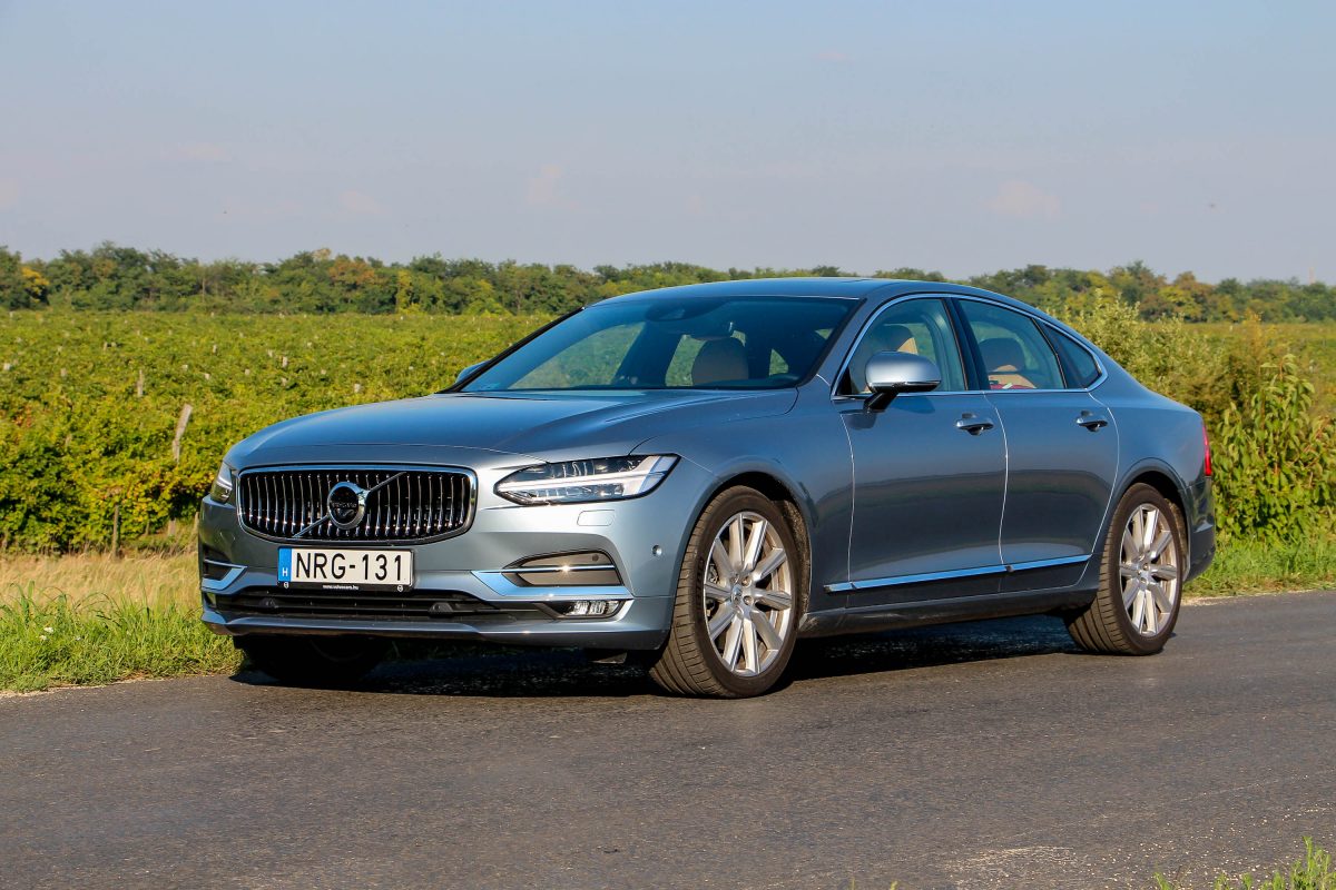 VOLVO S90