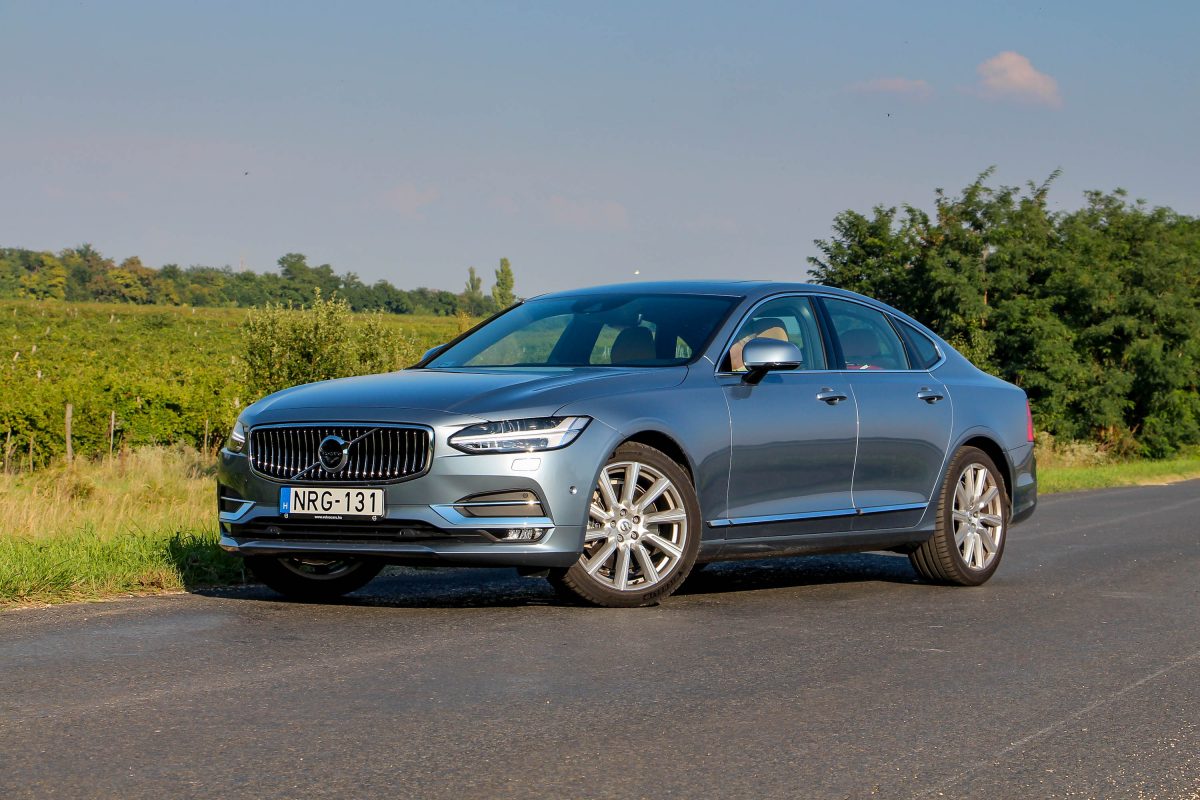 VOLVO S90