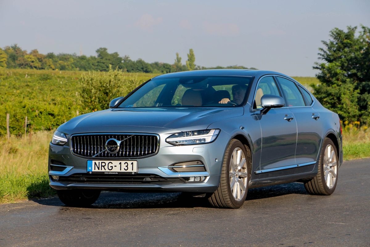 VOLVO S90