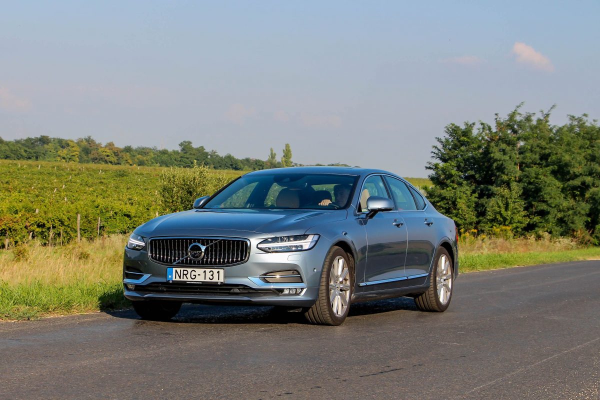 VOLVO S90