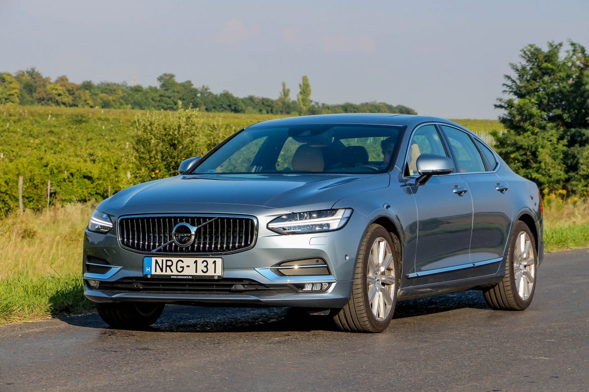 VOLVO S90