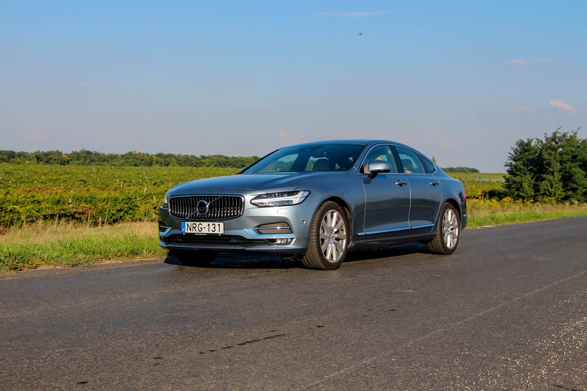 VOLVO S90