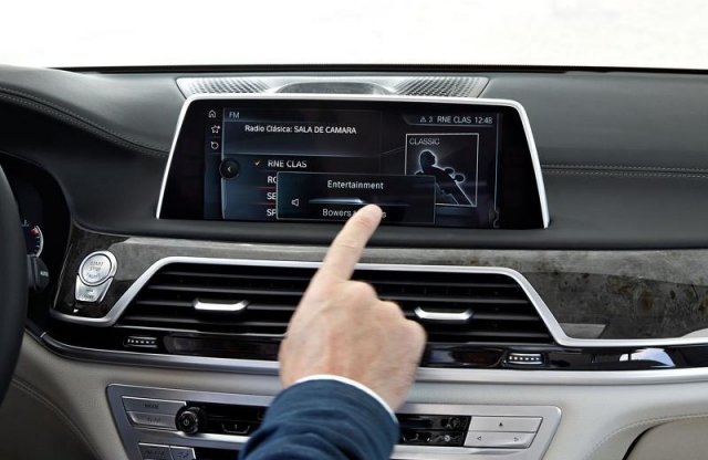 Érintőképernyőt kapnak a BMW SUV-ok is