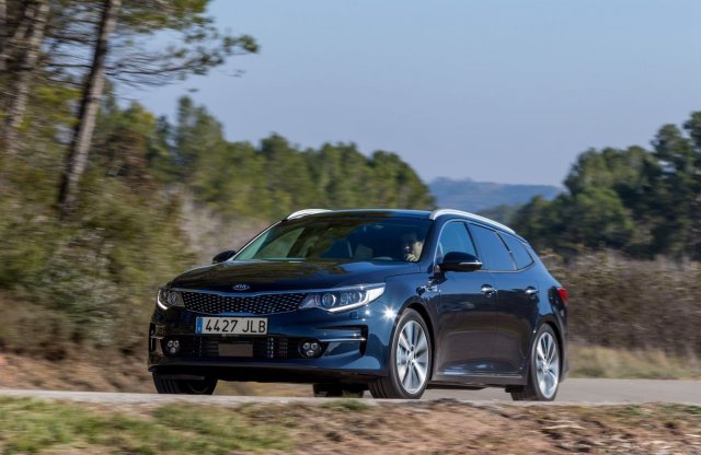 Végre itt van, és még jól is néz ki a Kia Optima kombi