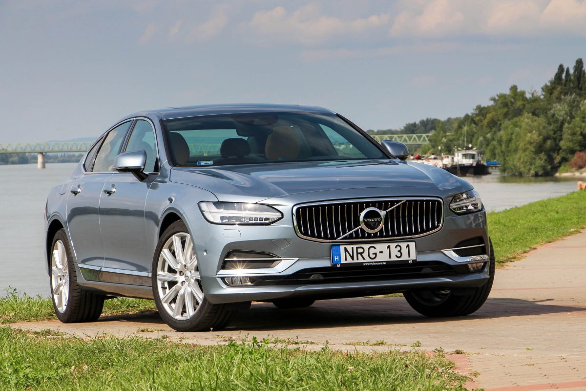 VOLVO S90
