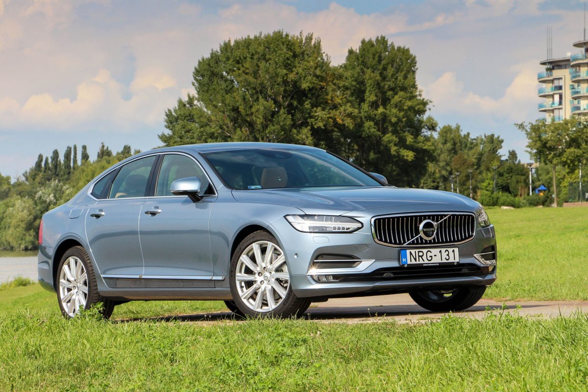 VOLVO S90
