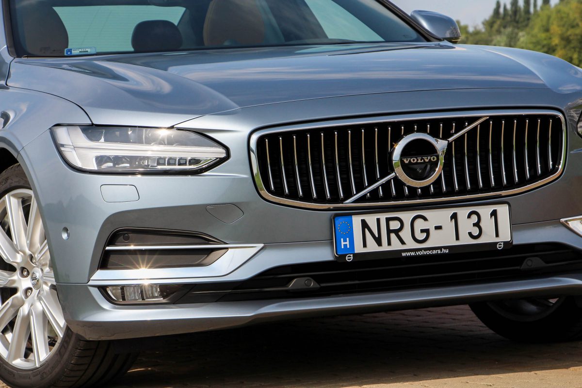 VOLVO S90