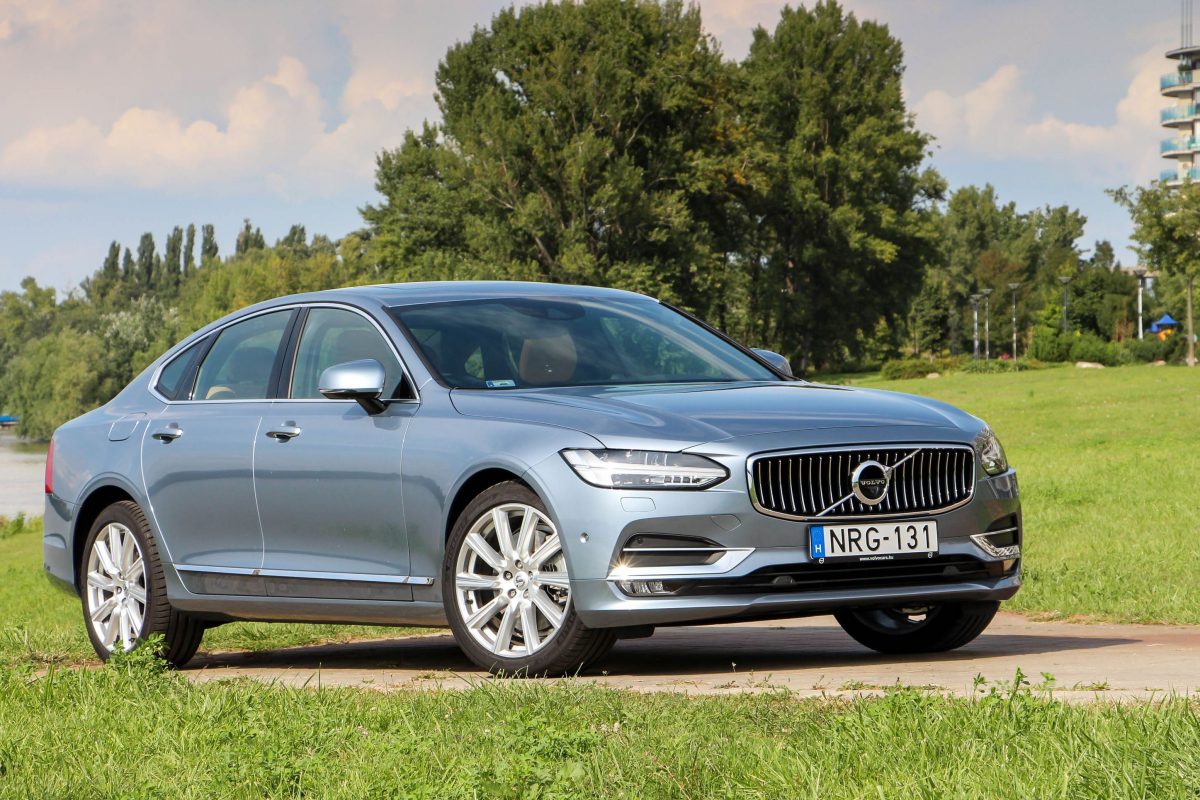 VOLVO S90