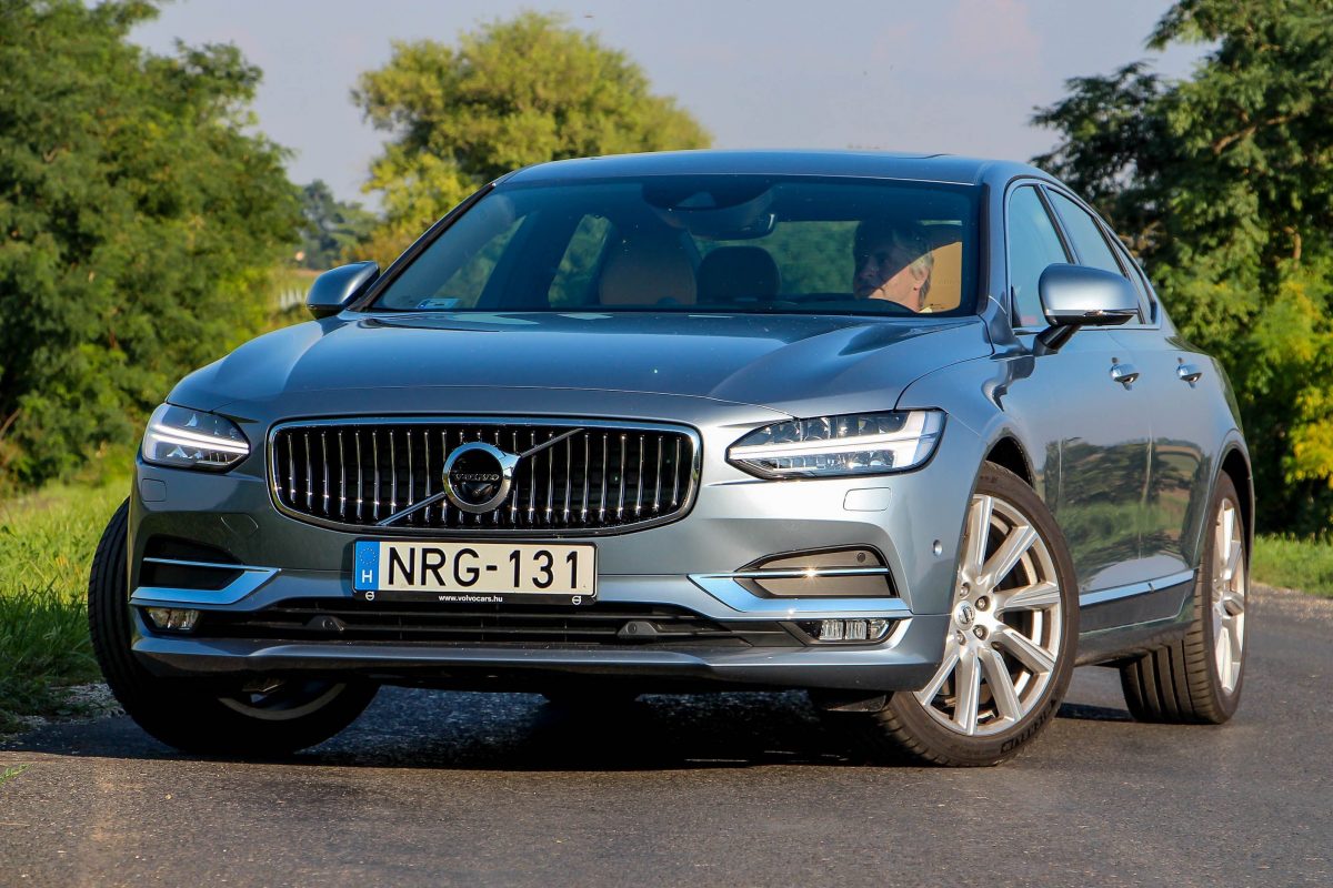 VOLVO S90