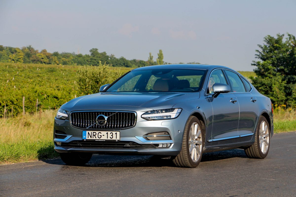 VOLVO S90