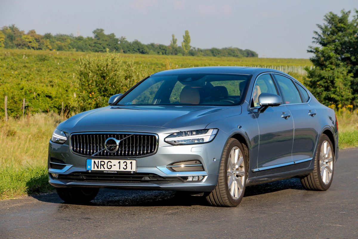 VOLVO S90