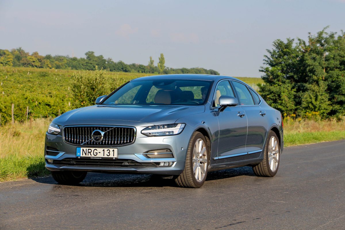 VOLVO S90