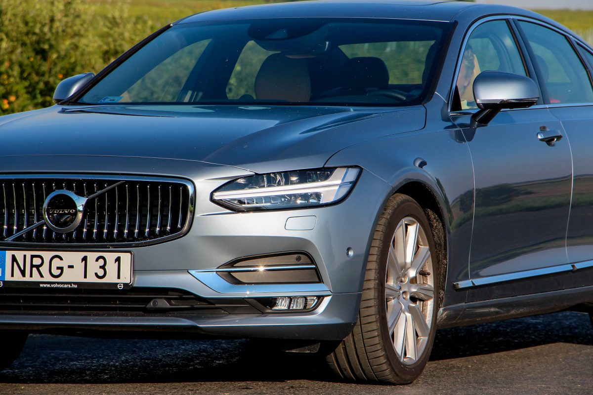 VOLVO S90