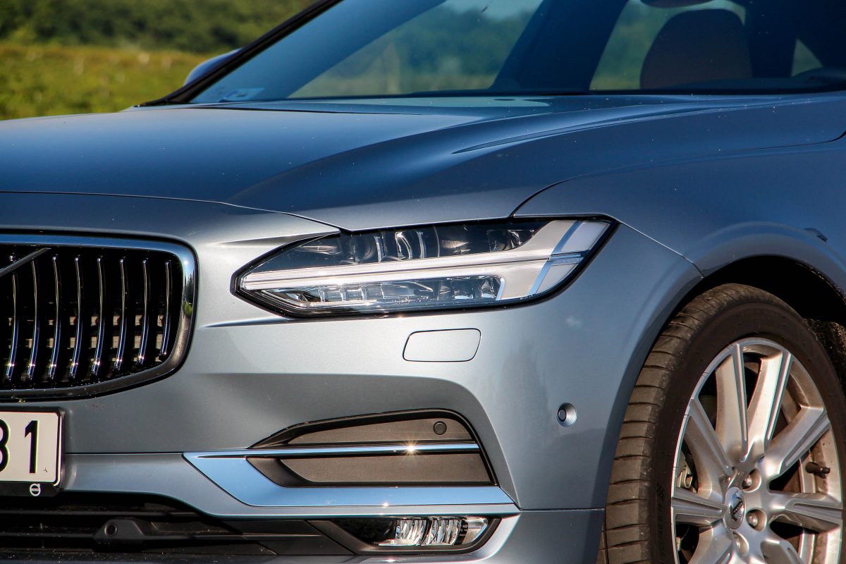 VOLVO S90