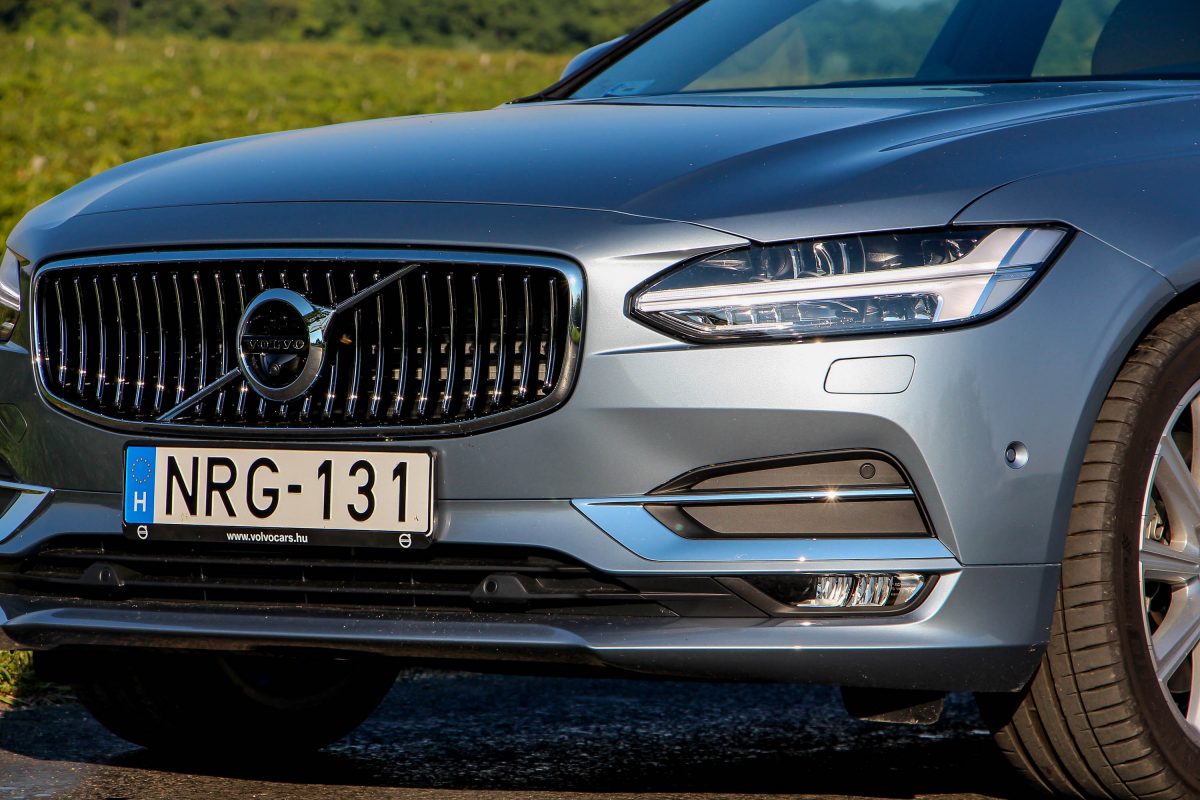 VOLVO S90