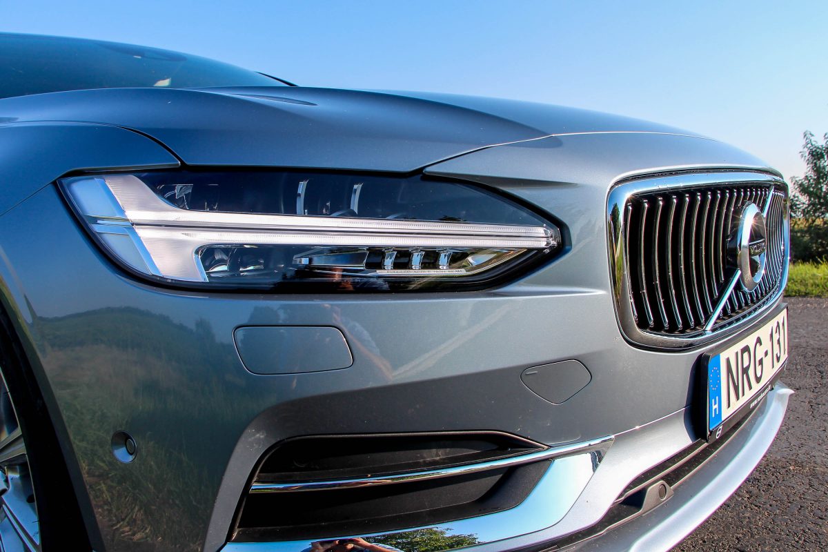VOLVO S90