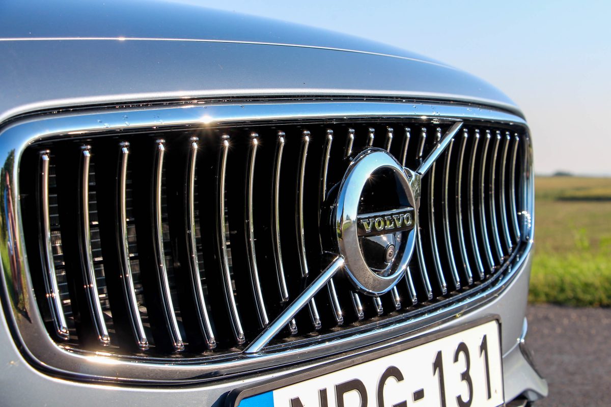 VOLVO S90