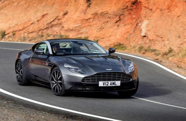 Ebben tényleg bárkiből James Bond lesz: az Aston Martin DB11
