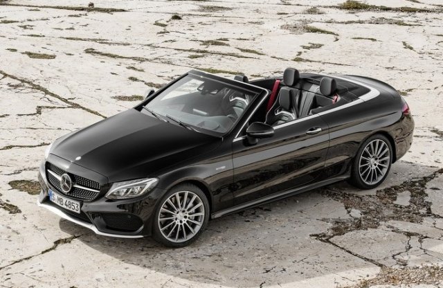 Itt a legkisebb nyitott Merci, a  C-osztály kabrió