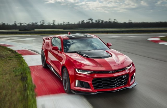 Tízgangos váltóval érkezik az új Chevy Camaro