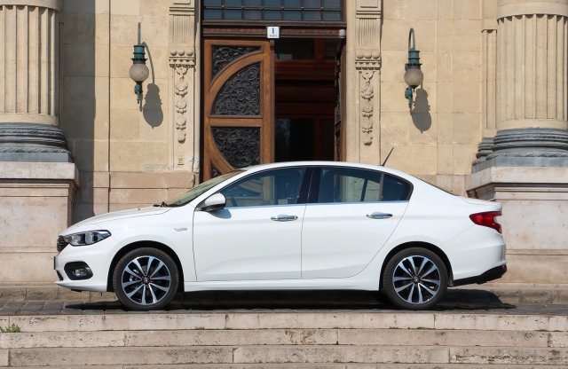 Sofőrös limónak is elmenne – itthon az új Fiat Tipo