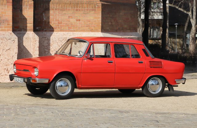 Egy kis piros – két korszak határáról