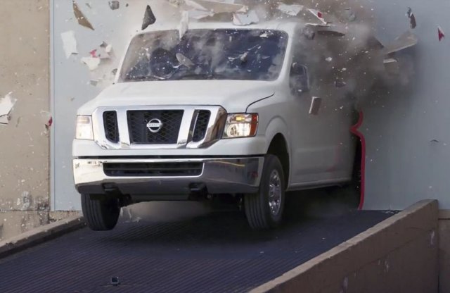 Chris Forsberg megdrifteltetett egy Nissan NV Cargót