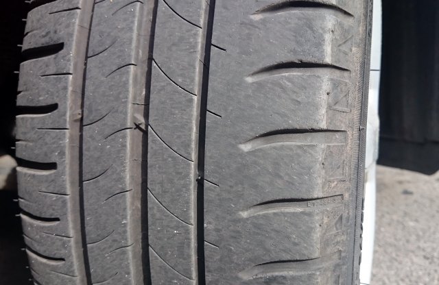 Honfitársaink szeretik elkoptatni a gumikat