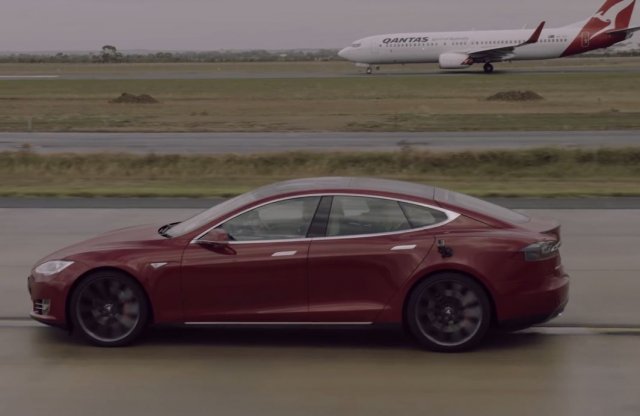Boeing ellen gyorsult a Tesla