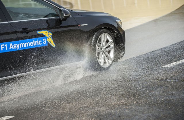 Kipróbáltuk az új Mercedes E-osztály gyári szerelésű abroncsait