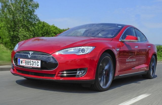 Jön a ráncfelvarrott Tesla Model S