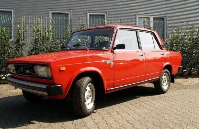 2,2 millió forintért hirdetnek egy 24 éves új Ladát