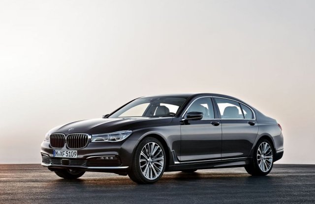 Légzsákprobléma miatt állították le a 7-es BMW értékesítését