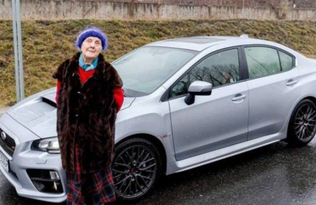 81 évesen, 13 évnyi spórolás után vette meg Subaruját