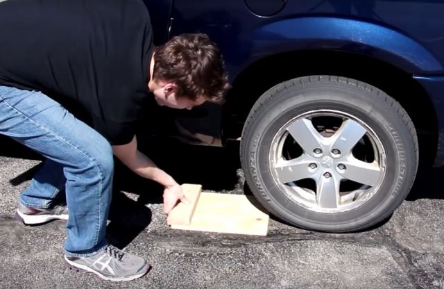 Hatalmas felfedezés: fronthajtású autóval is lehet driftelni