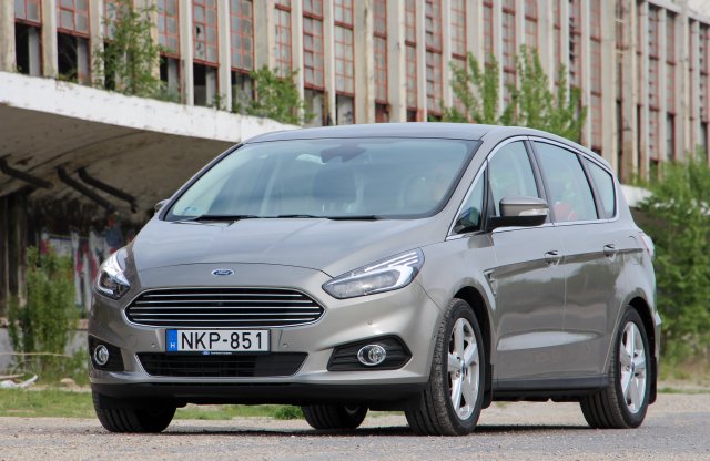 És ebből még Vignale is van! Ford S-MAX teszt