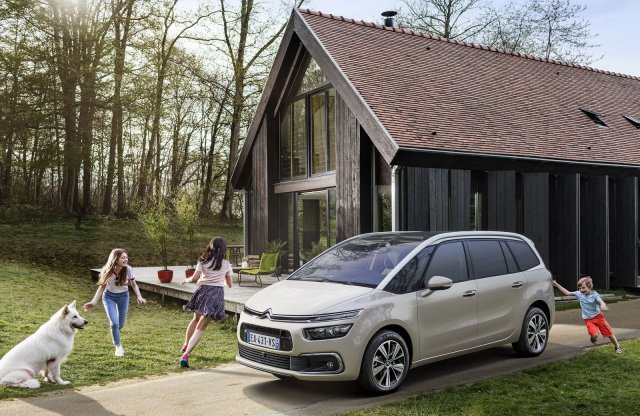 Nyártól a Citroën C4 Picasso fara alá is lóbálhatjuk a lábunkat