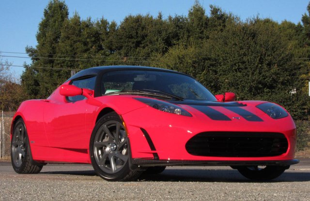 Méret- és sebességnövelést ígér az új Tesla Roadster