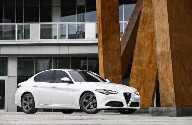 Két dízellel és brutális benzinessel, itt az Alfa Giulia