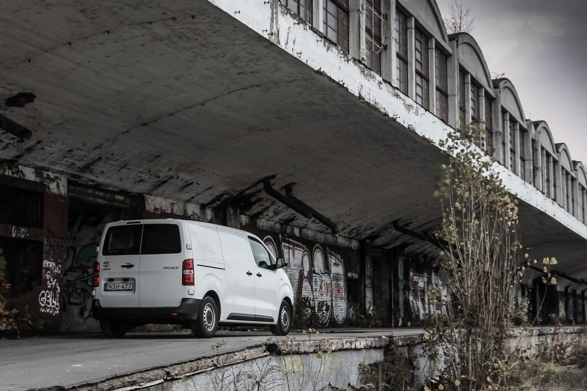TOYOTA PROACE