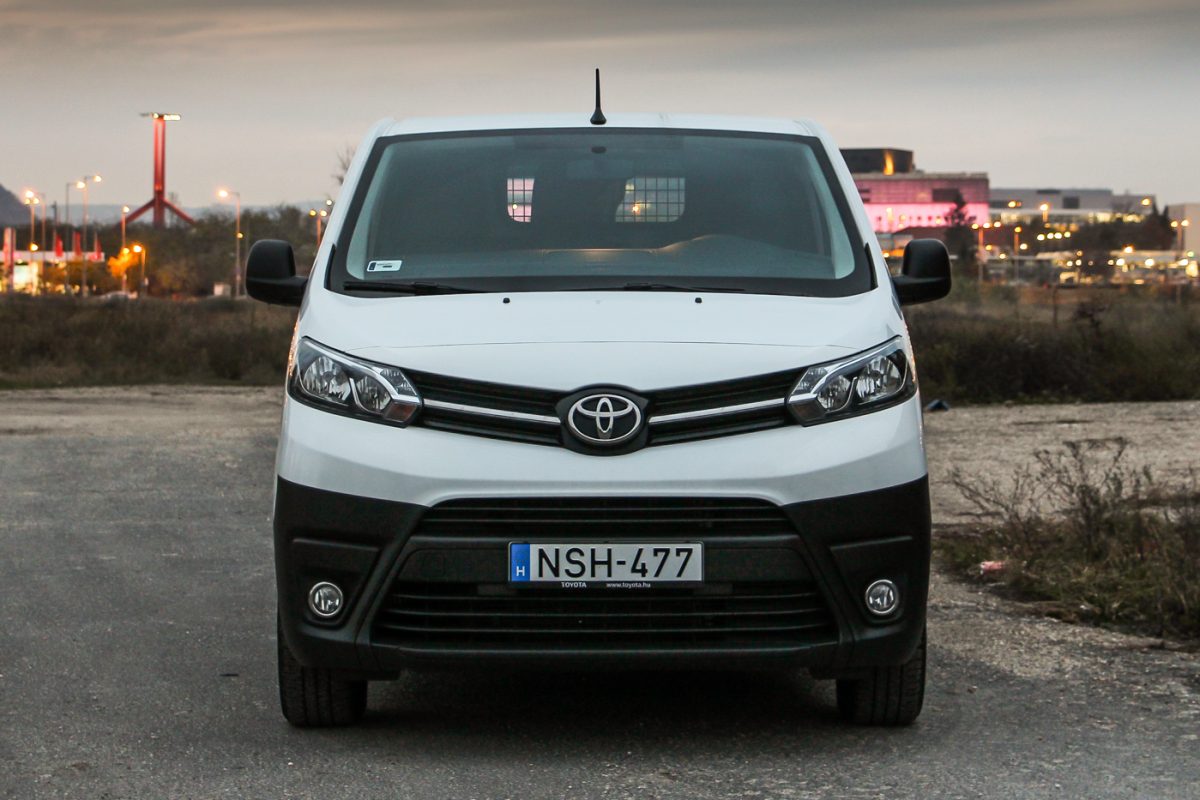 TOYOTA PROACE