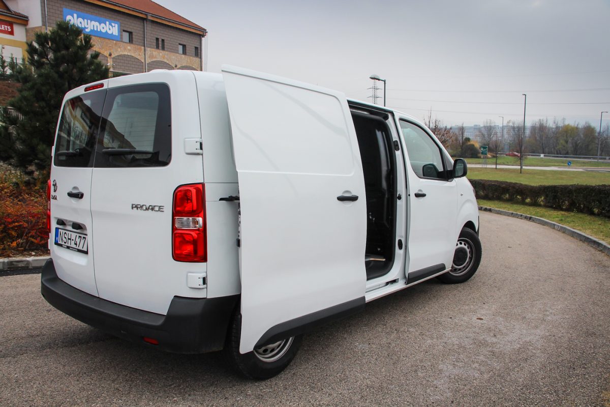 TOYOTA PROACE