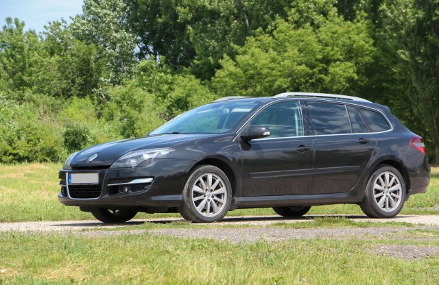 Francia autó 300 ezer kilométerrel? Nézzük!