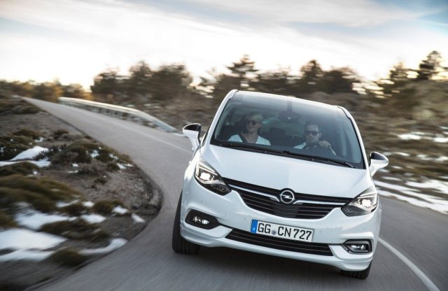 LED-fényt és érintőképernyőt kap az Opel Zafira