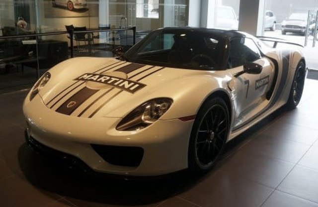 Egyenesen a kereskedésből lopott ritka Porschét