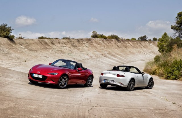 Olcsó új vászontetősök hétmillió forintig